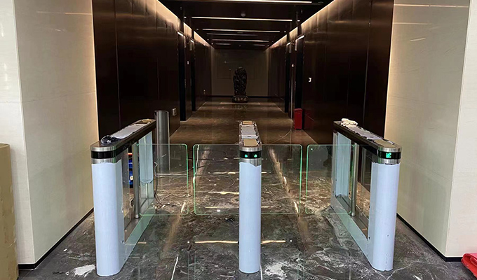 Torniquete de portão de barreira giratória LD-B504 instalado no centro de tecnologia Chipsea